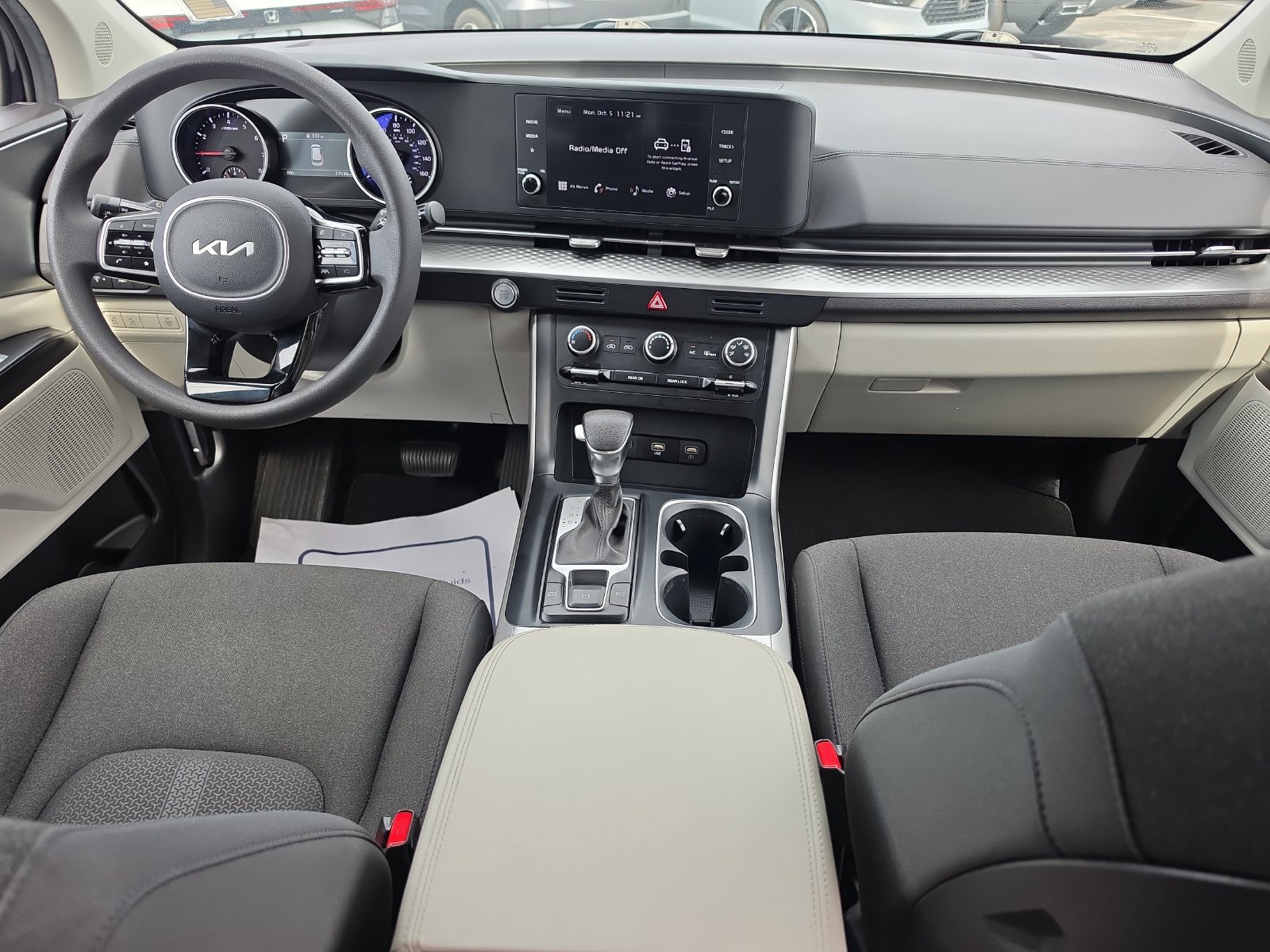 Used 2024 Kia Carnival LX FWD image 8