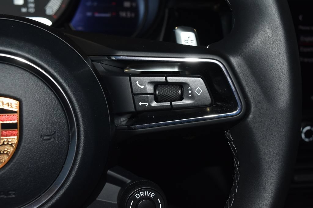 Certified 2026 Porsche Macan AWD/4WD image 11