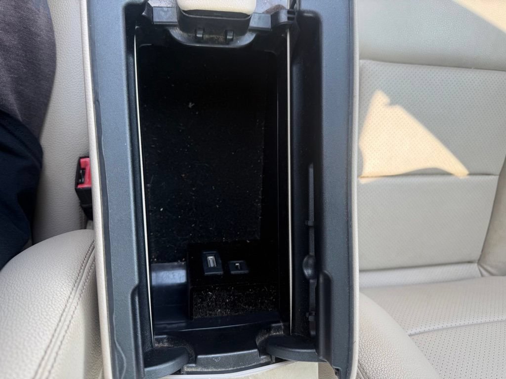 Used 2014 Mercedes-Benz E 350 4MATIC Sedan image 31