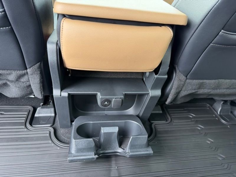 Used 2024 Ford F350 Lariat w/ Chrome Package image 20