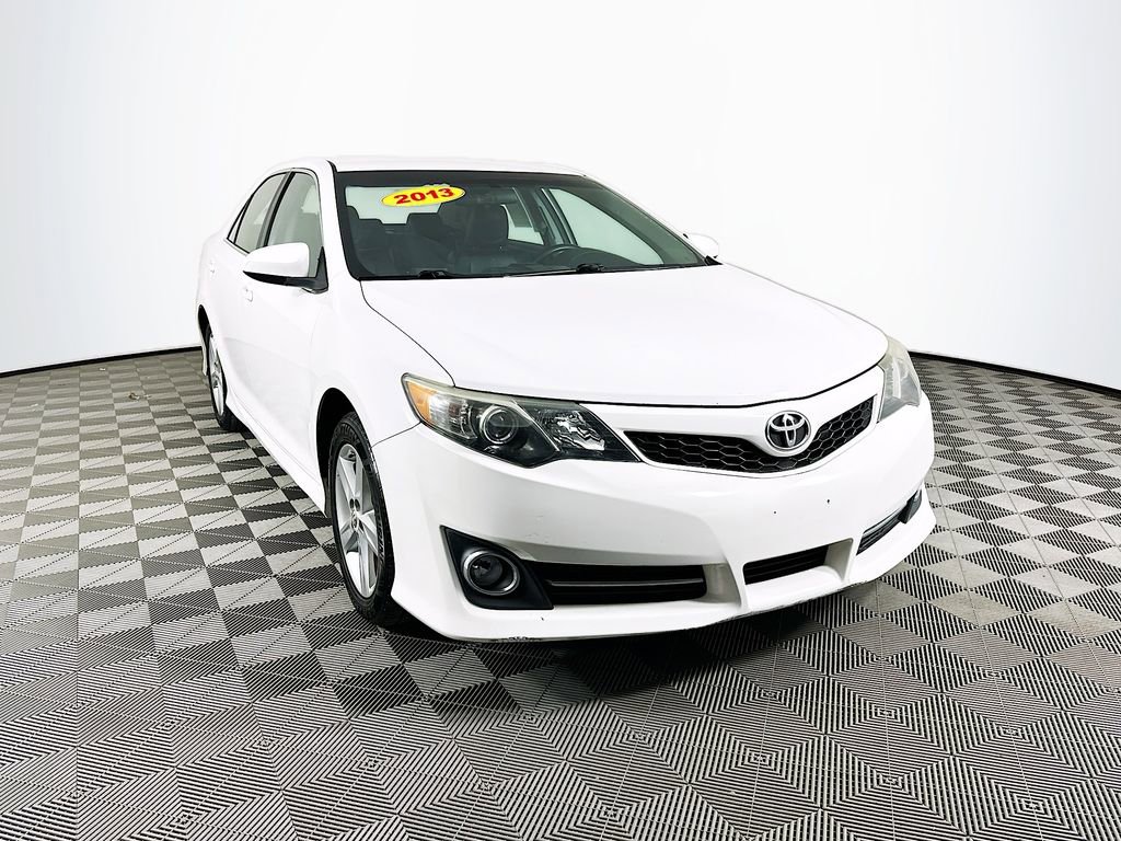 Used 2013 Toyota Camry SE image 3