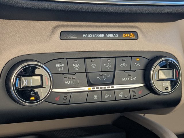 Used 2020 Ford Escape Titanium image 19