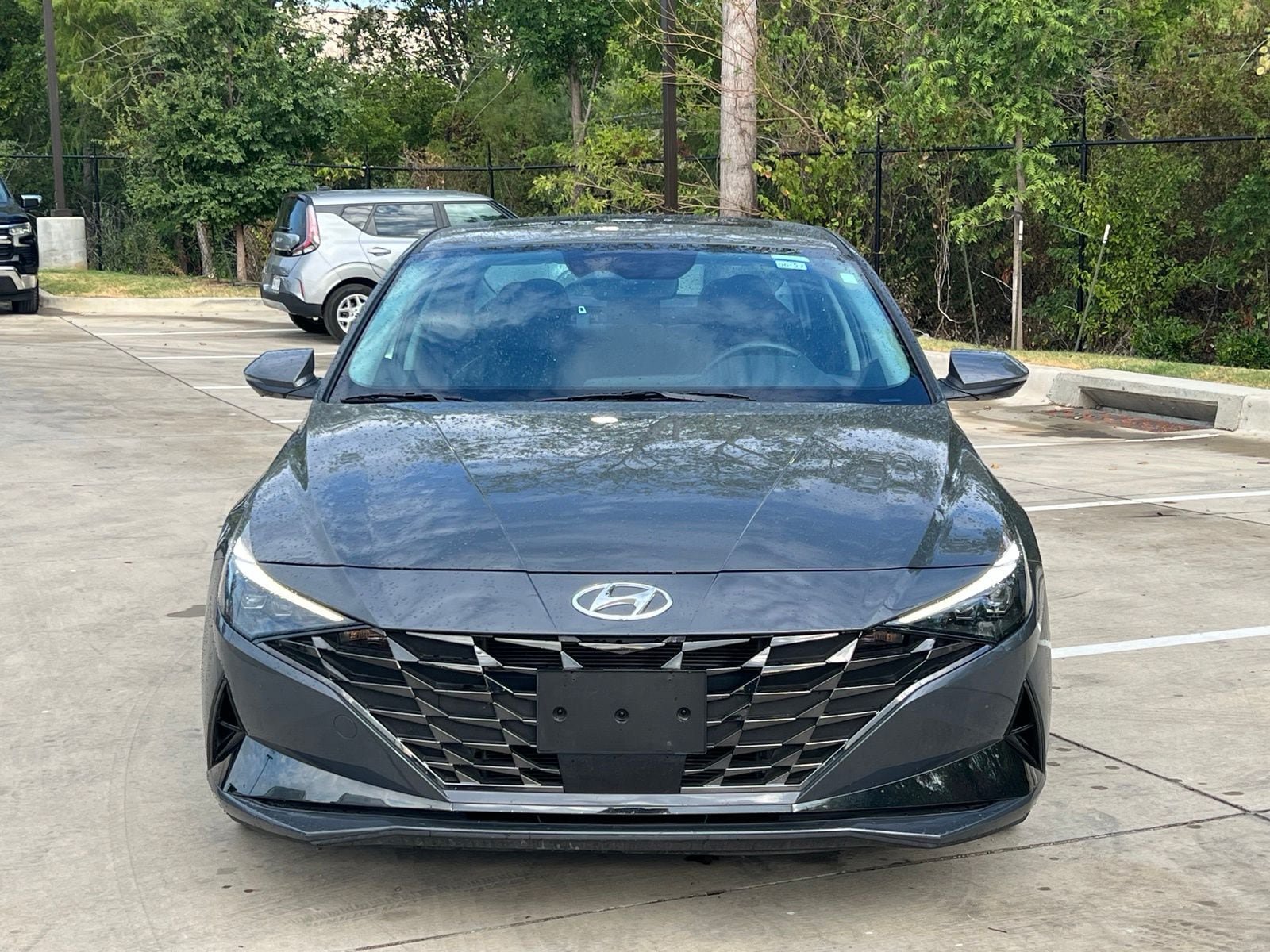 Used 2023 Hyundai Elantra Limited w/ Preferred Accessory Package FWD image 2