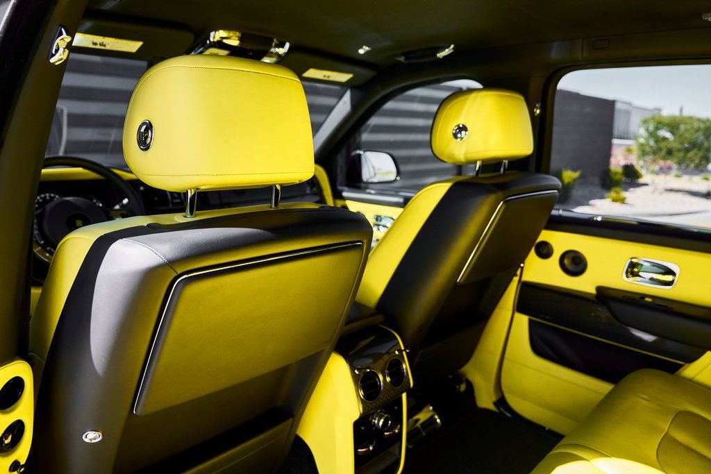 Used 2022 Rolls-Royce Cullinan Black Badge w/ Dark Exterior Package image 45