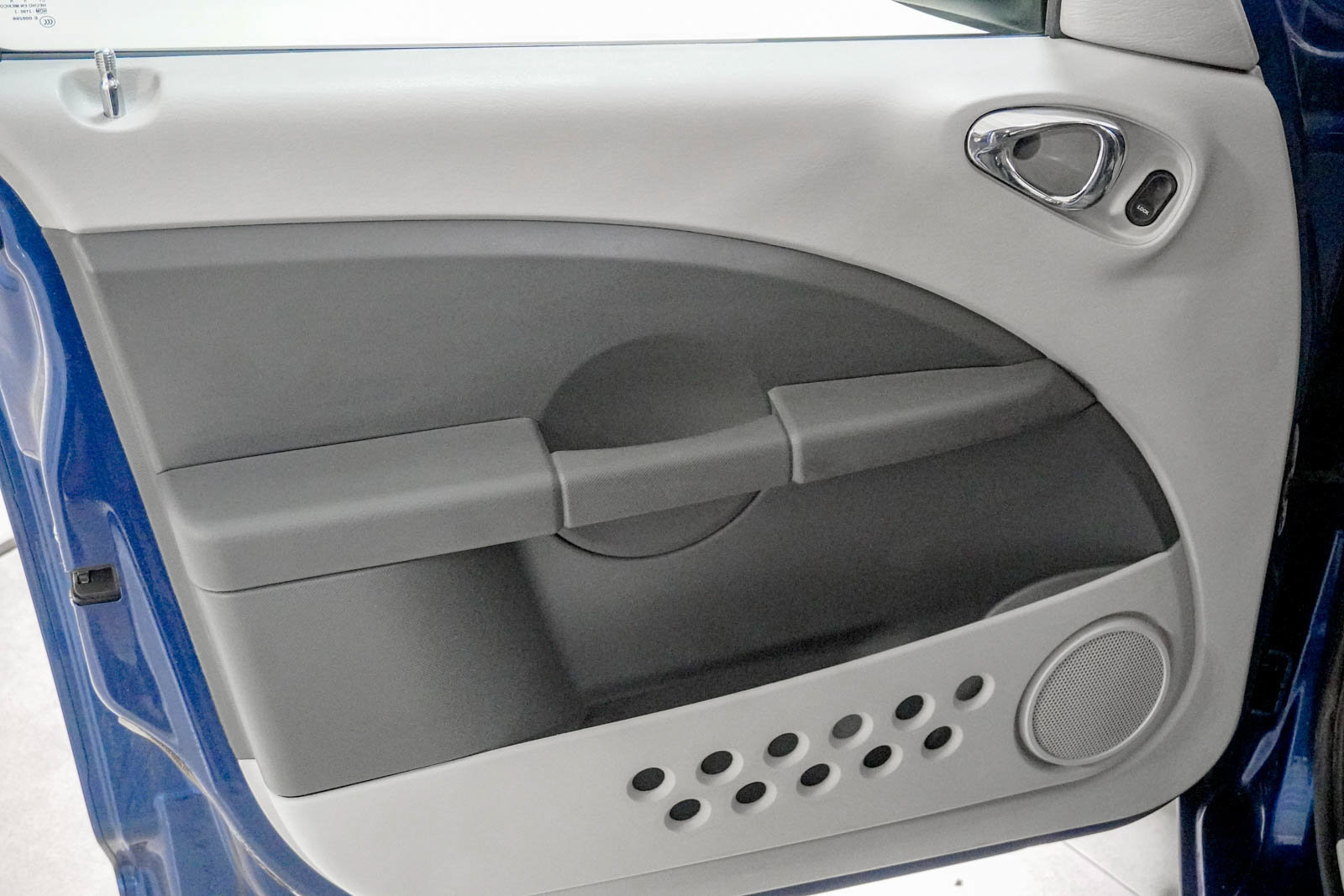 Used 2010 Chrysler PT Cruiser FWD image 16