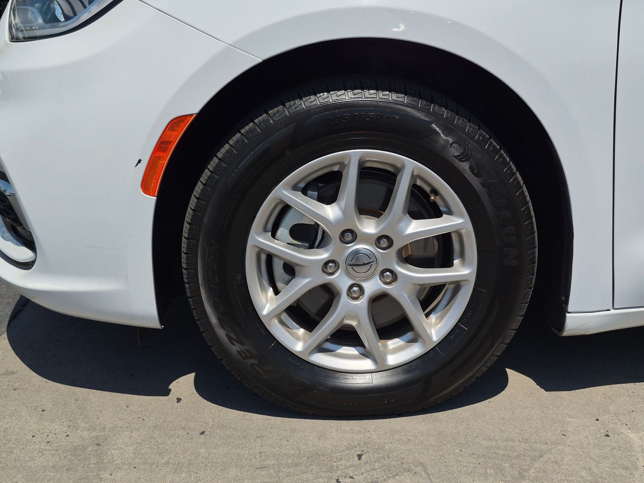 Used 2024 Chrysler Pacifica Touring-L FWD image 12