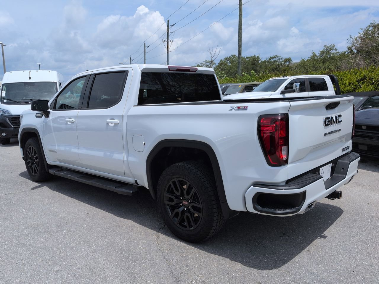 Used 2024 GMC Sierra 1500 Elevation w/ LPO, Elevation Black Package AWD/4WD image 7