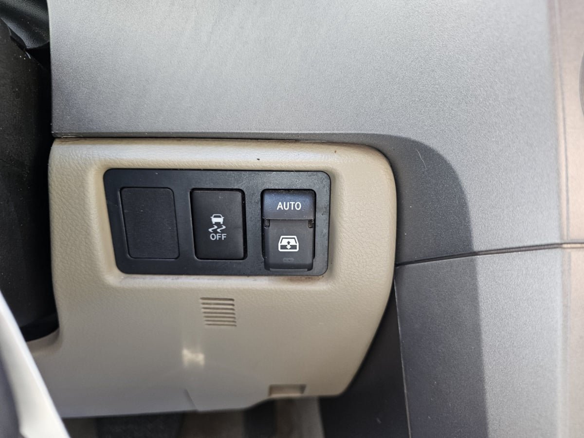 Used 2011 Toyota Sequoia Platinum AWD/4WD image 17