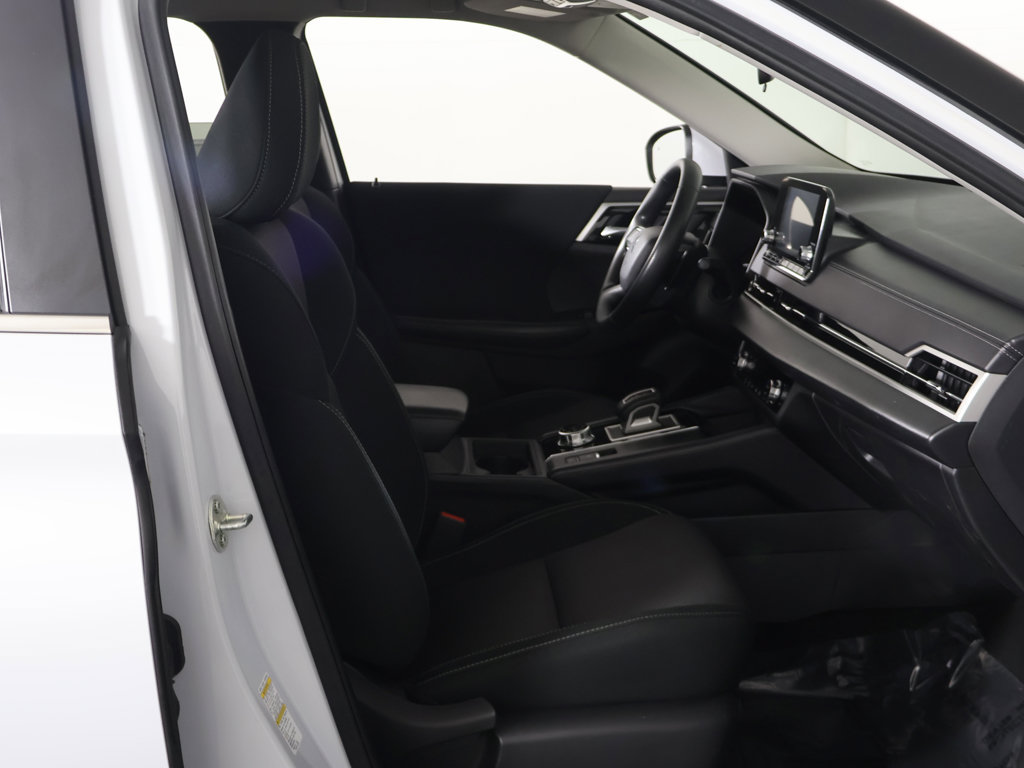 Used 2024 Mitsubishi Outlander ES AWD/4WD image 23