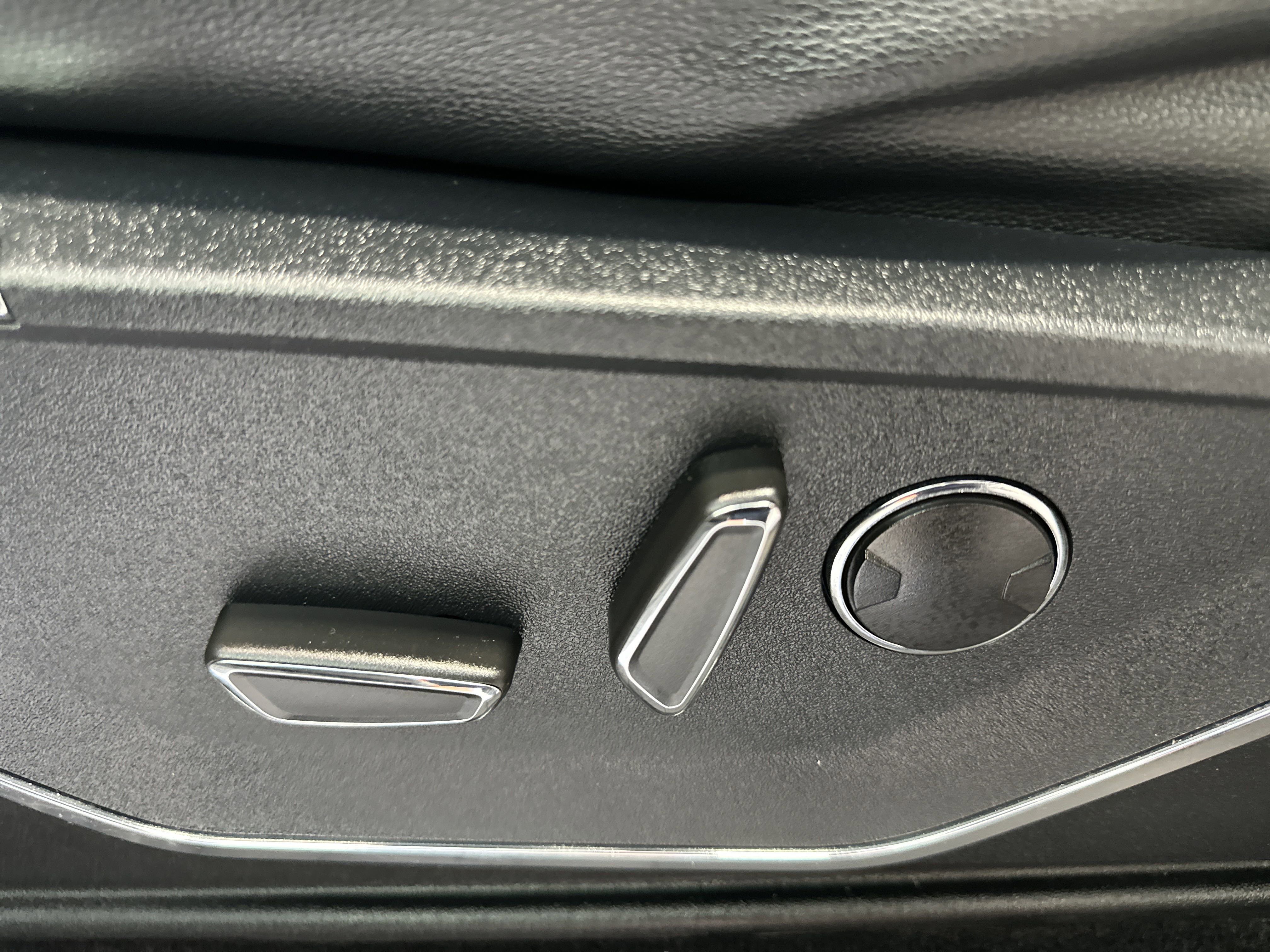 Certified 2022 Ford F150 Lariat w/ Equipment Group 502A High image 24