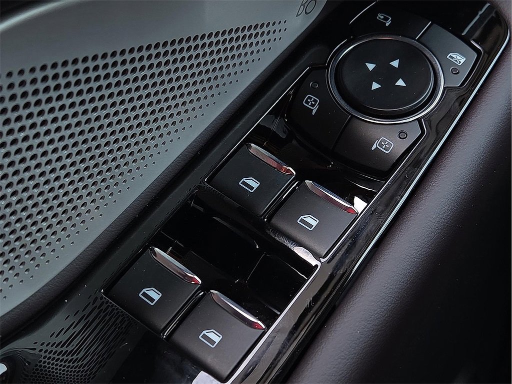 Used 2025 Ford Explorer Platinum image 15