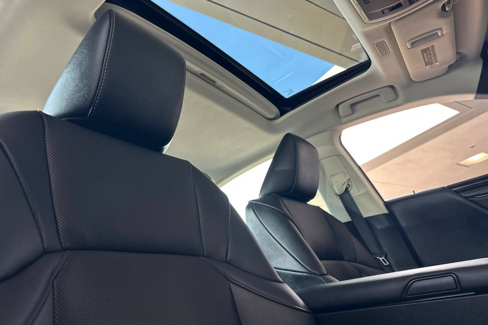Used 2020 Lexus ES 300h w/ Premium Package FWD image 13