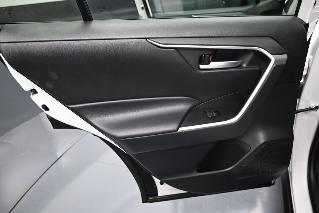 Used 2025 Toyota RAV4 XLE AWD/4WD image 28