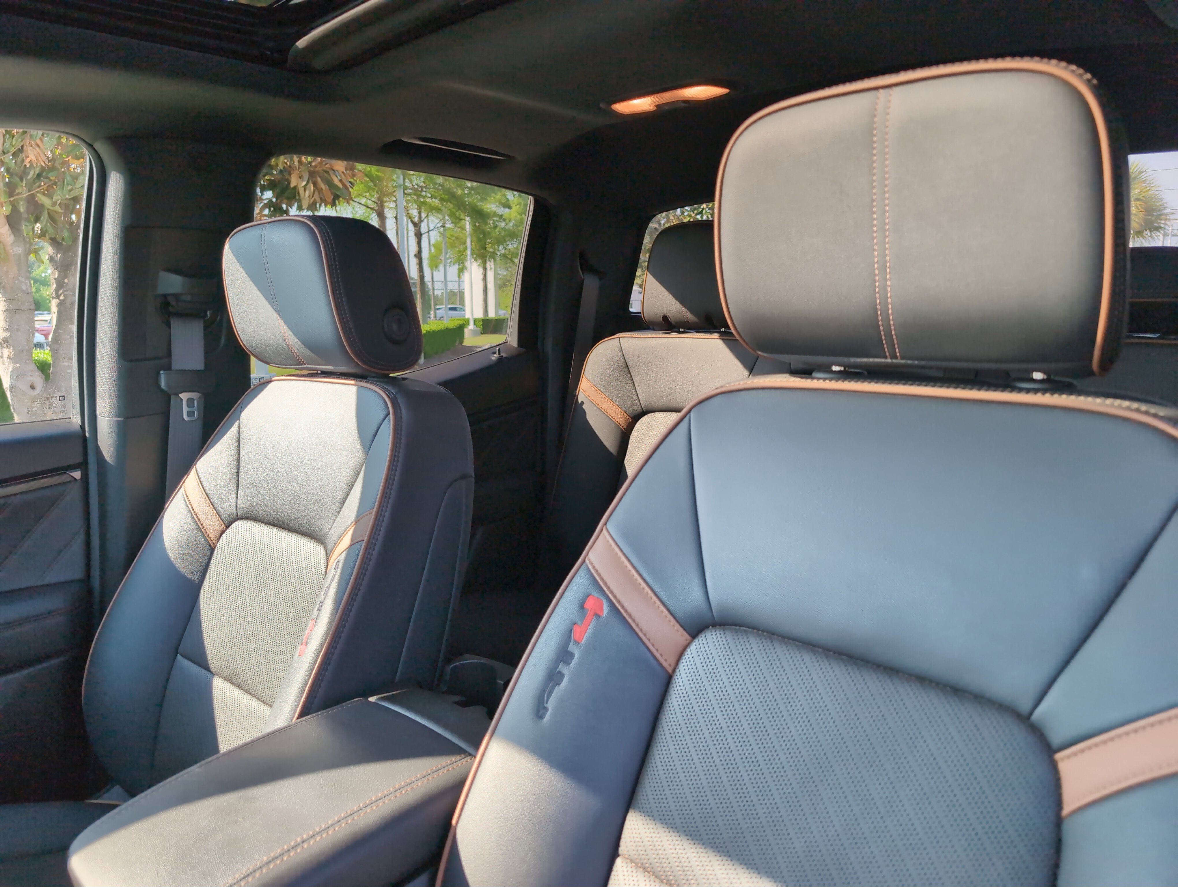 Used 2024 GMC Canyon AT4 w/ AT4 Premium Package AWD/4WD image 38