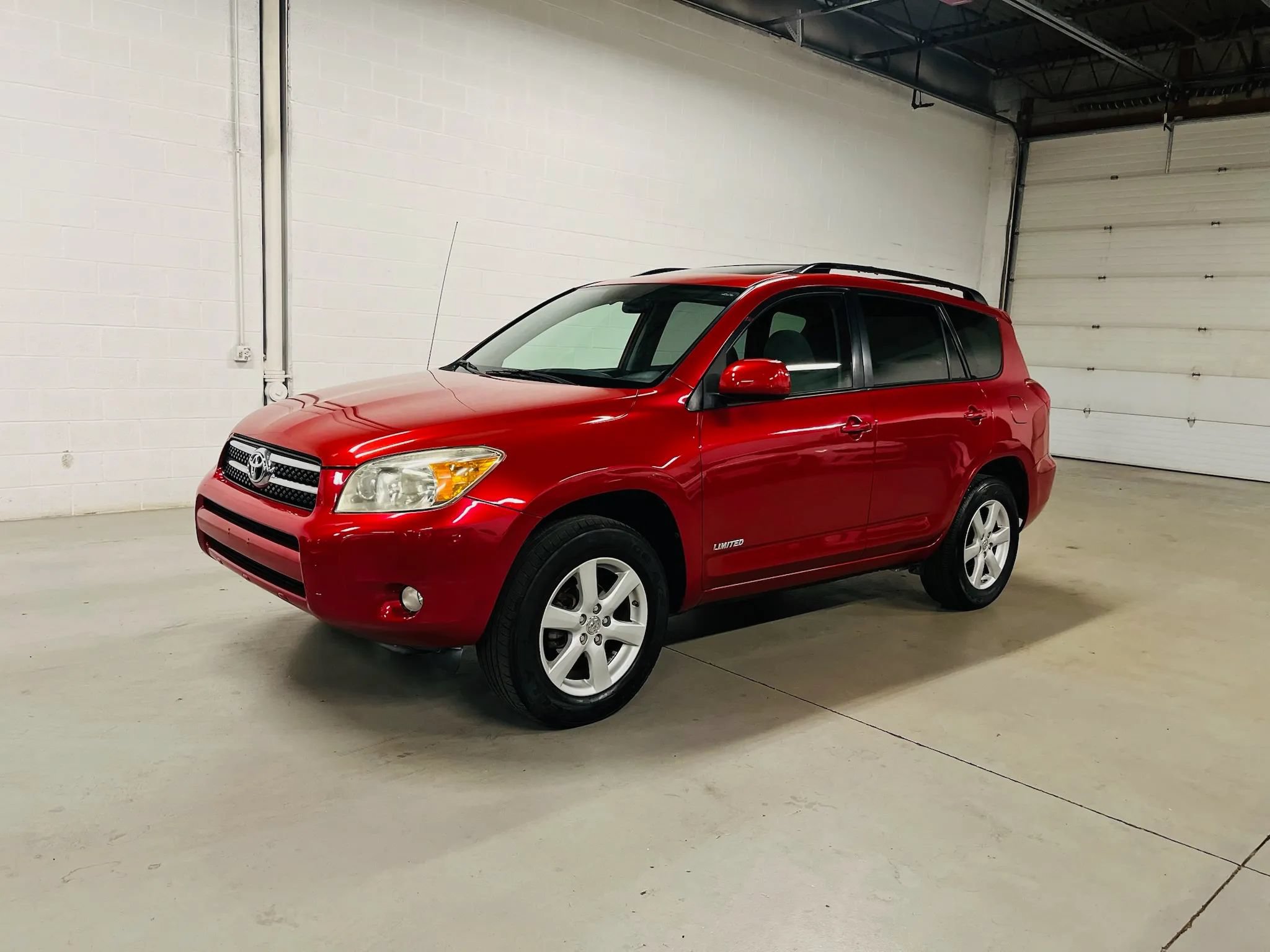 Used 2008 Toyota RAV4 Limited FWD image 2