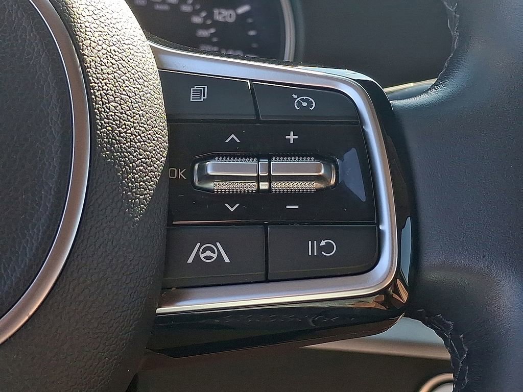 Certified 2024 Kia Carnival LX image 18