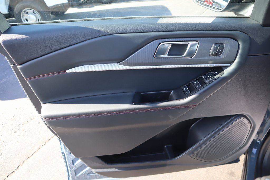 New 2026 Ford Explorer ST-Line w/ ST-Line Street Pack image 18