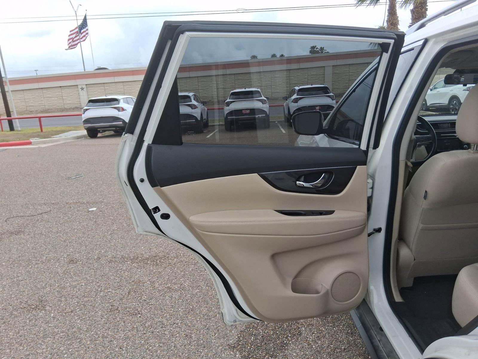 Used 2020 Nissan Rogue SV FWD image 16