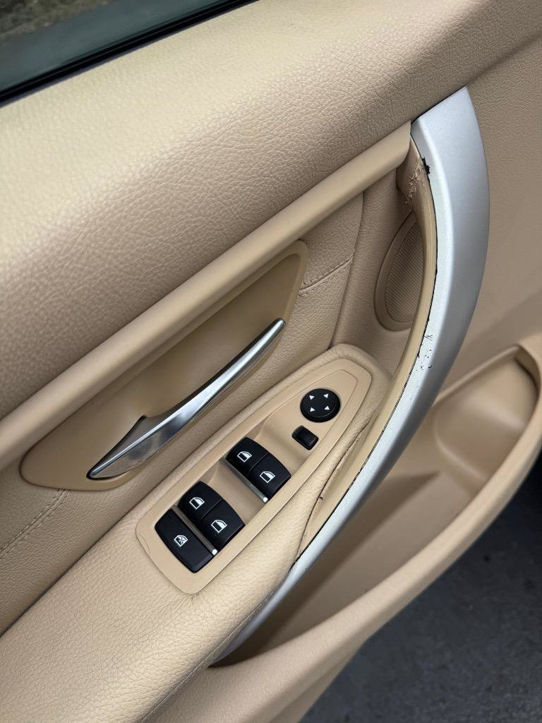 Used 2016 BMW 320i Sedan RWD image 9