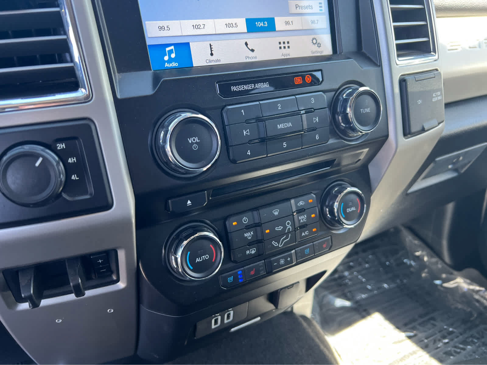Used 2017 Ford F350 Lariat w/ Chrome Package AWD/4WD image 34