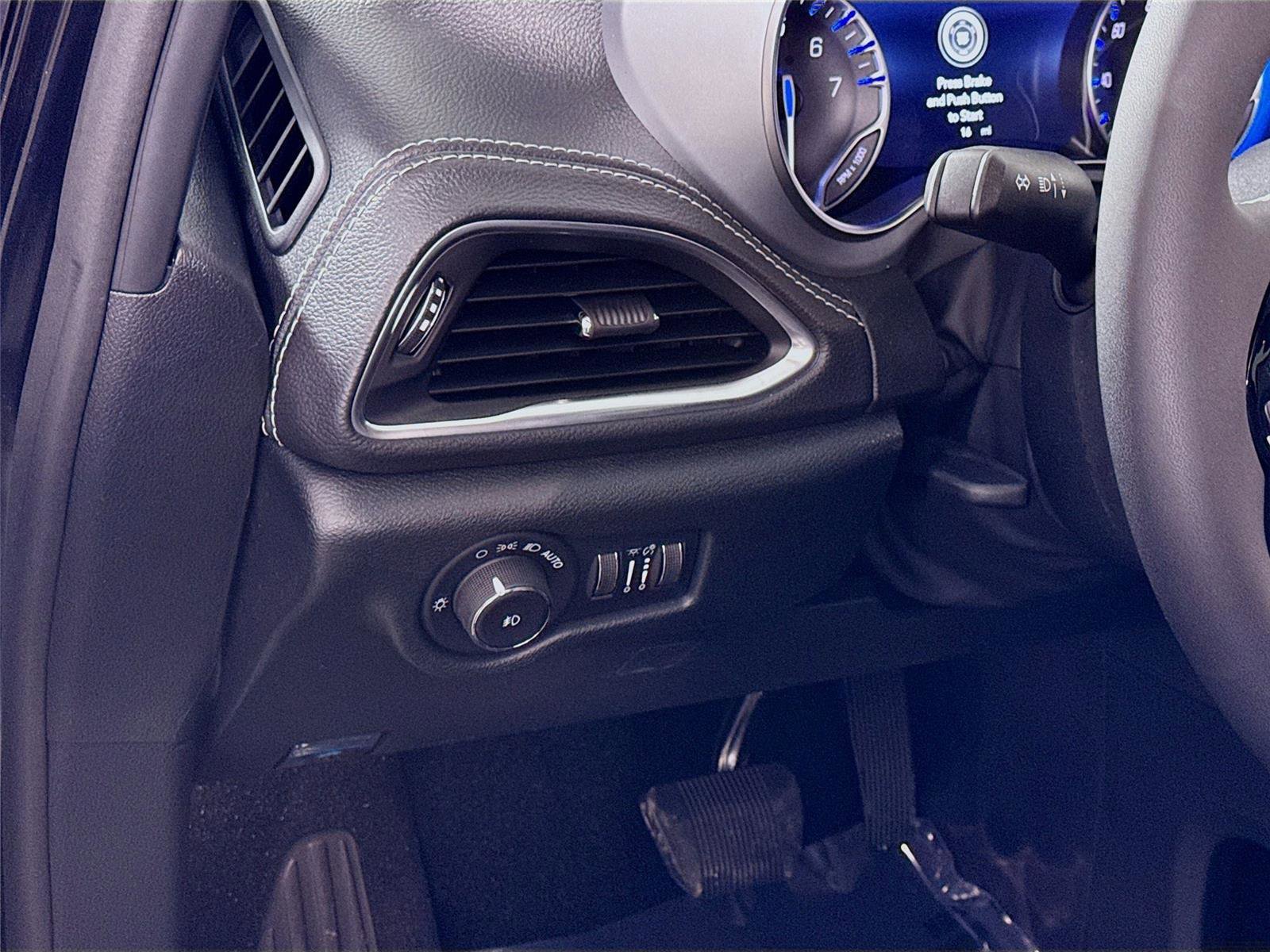 New 2026 Chrysler Pacifica Limited image 5