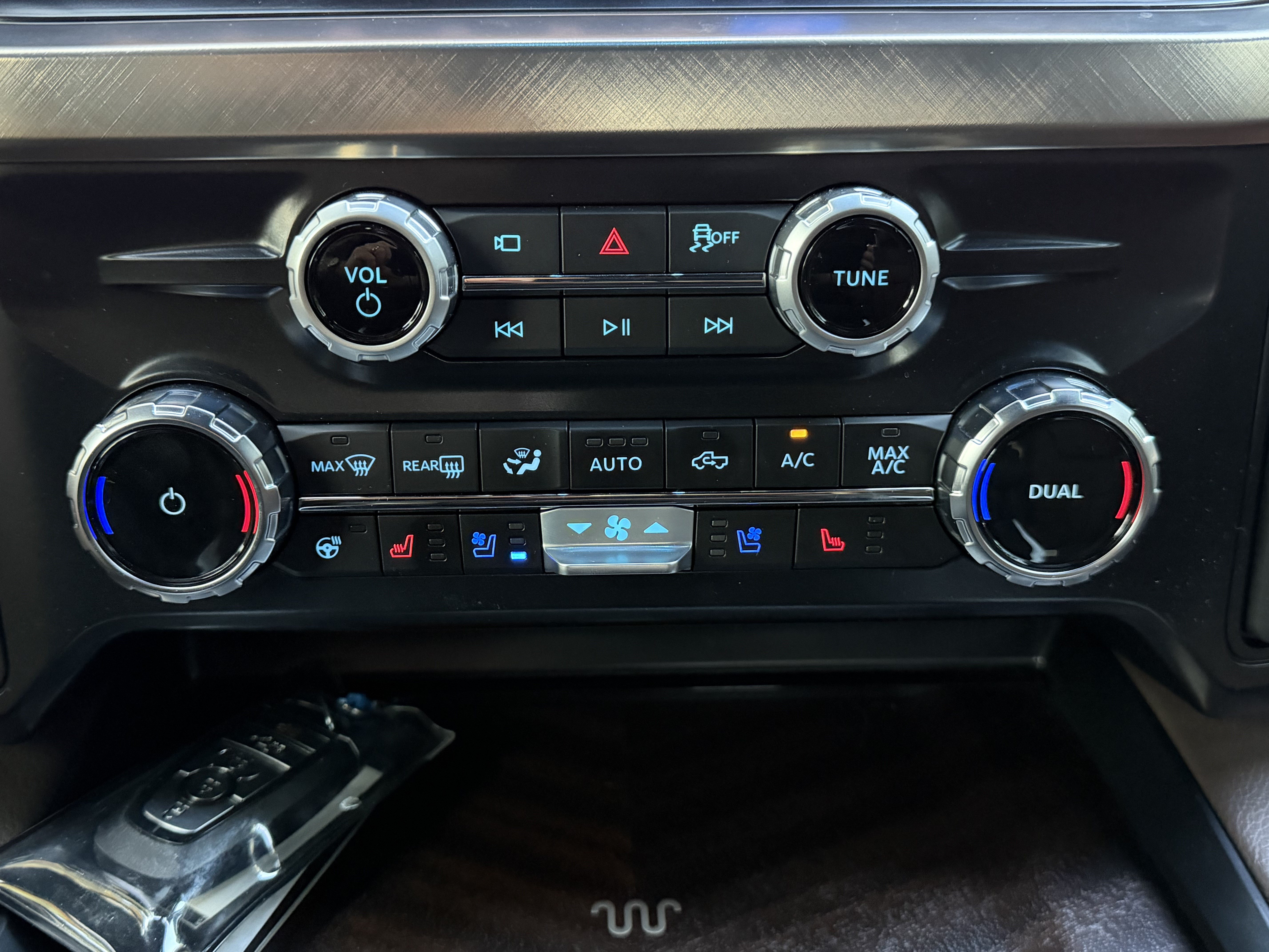 Used 2025 Ford F350 King Ranch w/ FX4 Off-Road Package AWD/4WD image 29