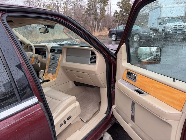 Used 2010 Lincoln Navigator 4WD image 28