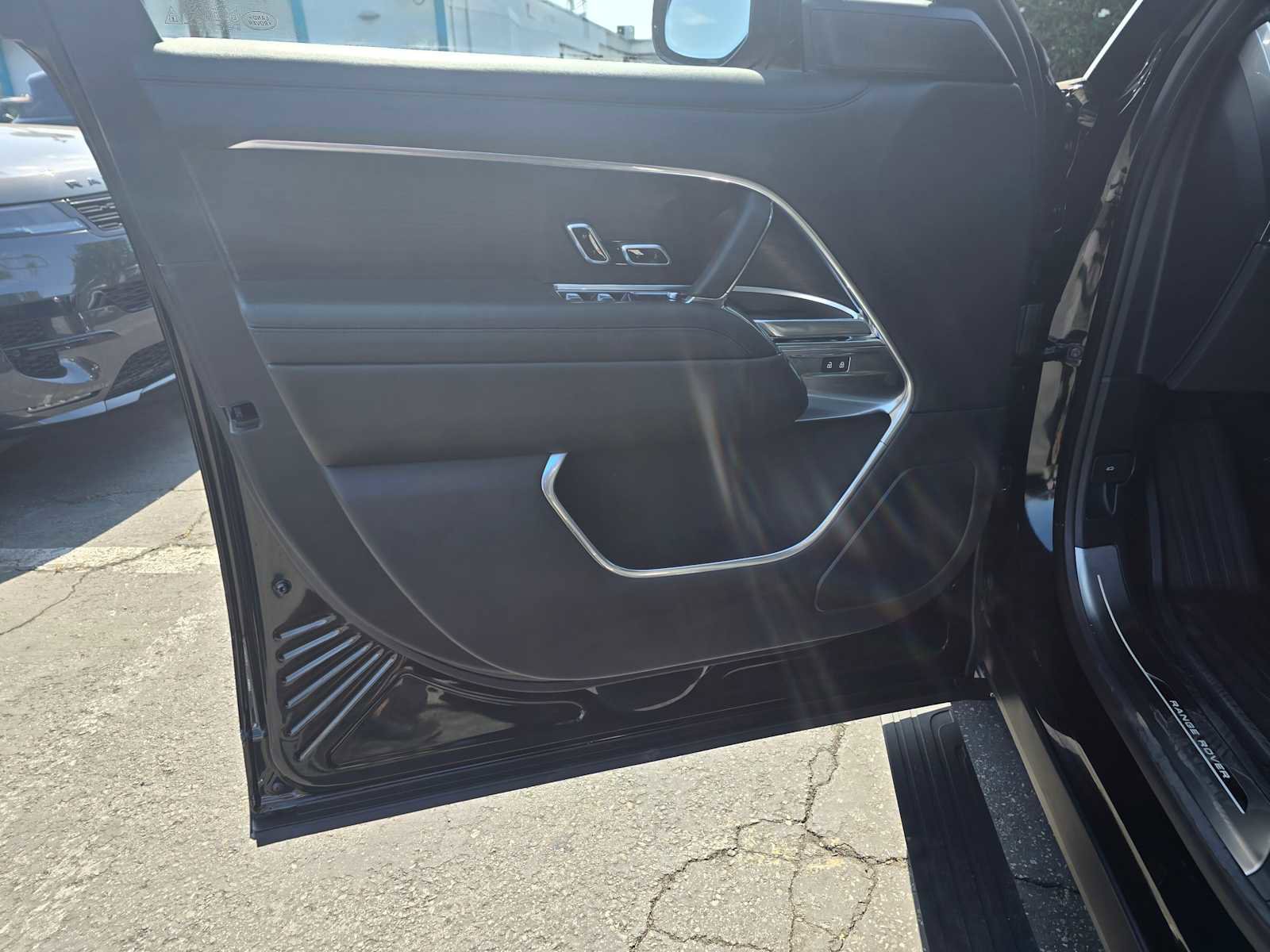 New 2025 Land Rover Range Rover SE image 23