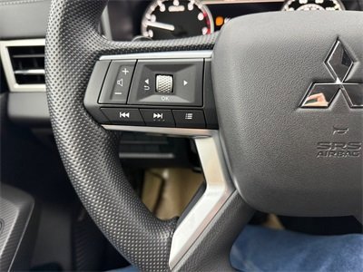 New 2026 Mitsubishi Outlander SE image 33