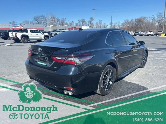 Used 2024 Toyota Camry SE image 3
