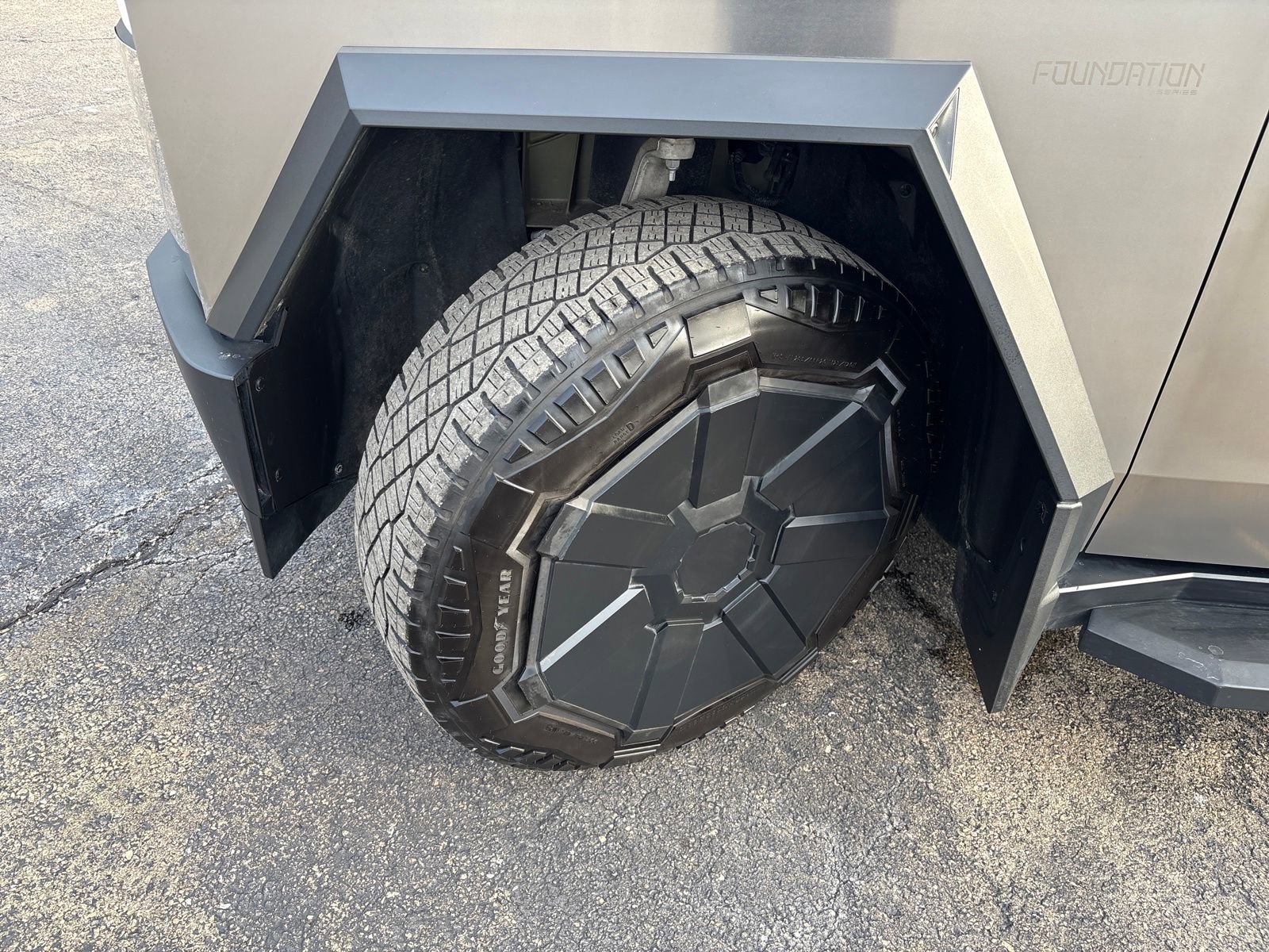 Used 2024 Tesla Cybertruck AWD Crew Cab image 27