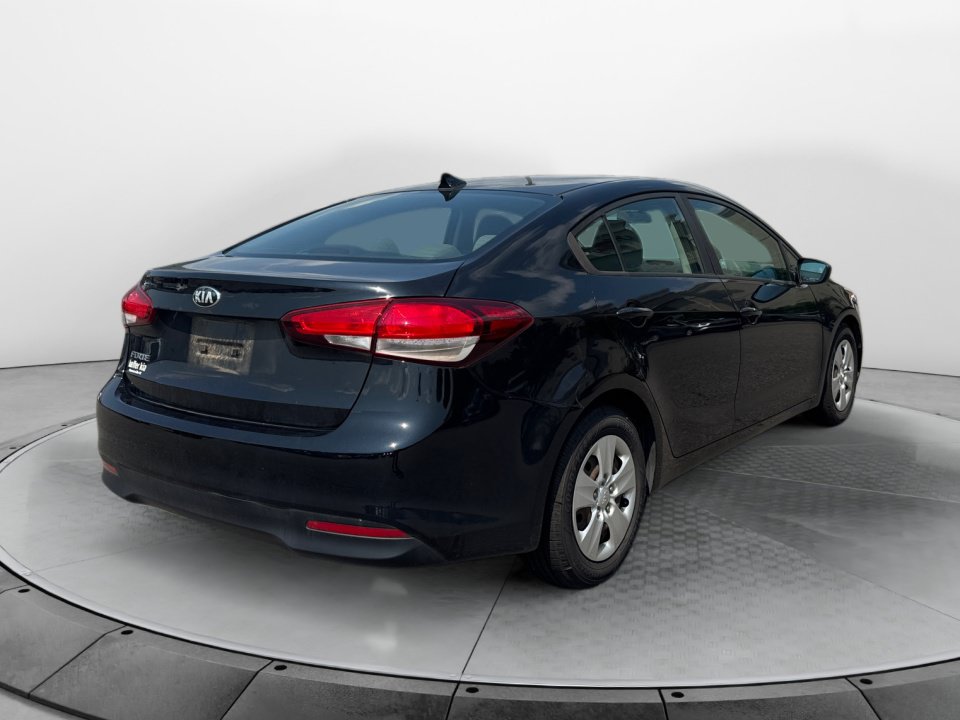 Used 2017 Kia Forte LX FWD image 7