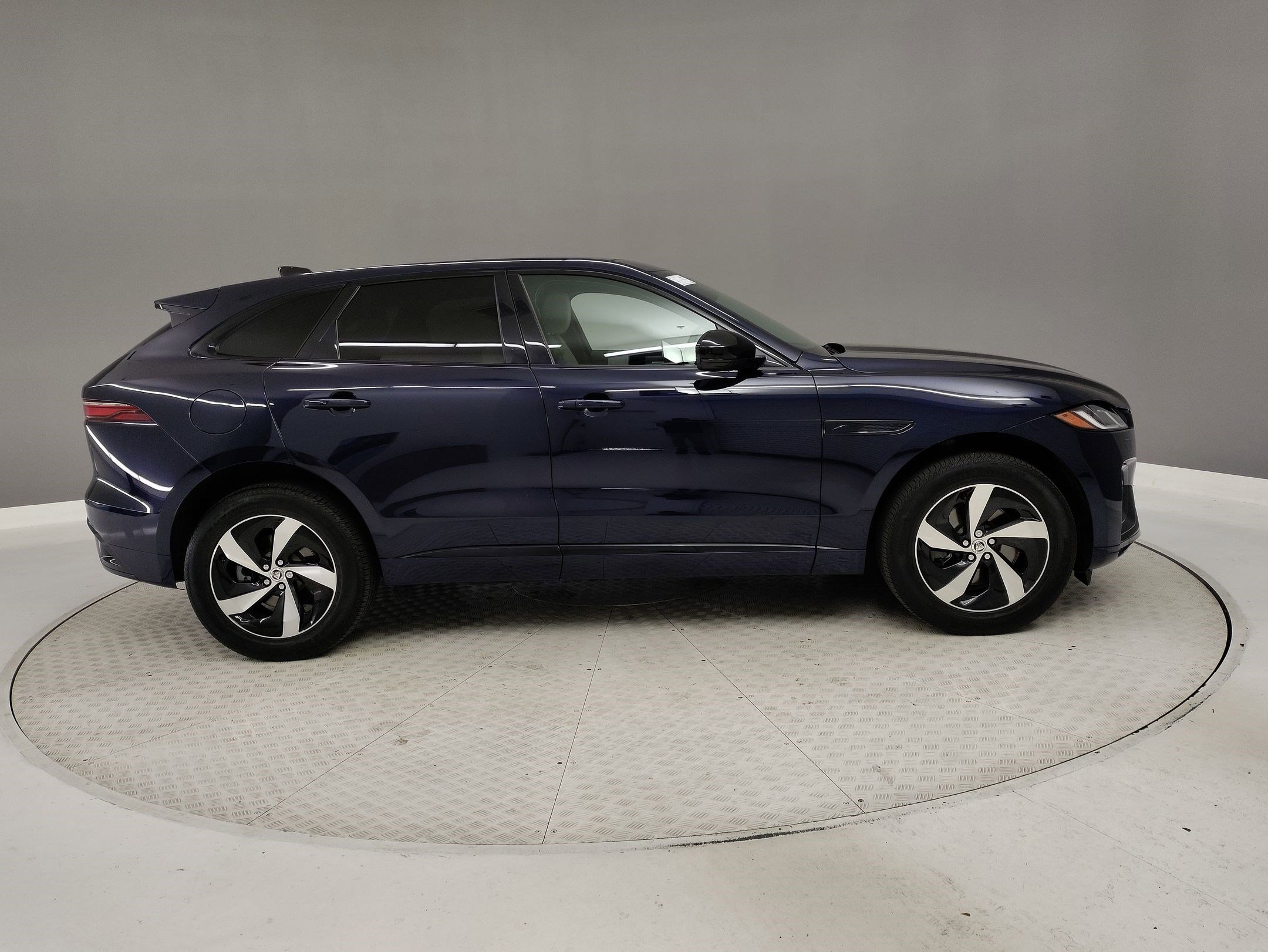 Used 2024 Jaguar F-PACE R-Dynamic S image 5