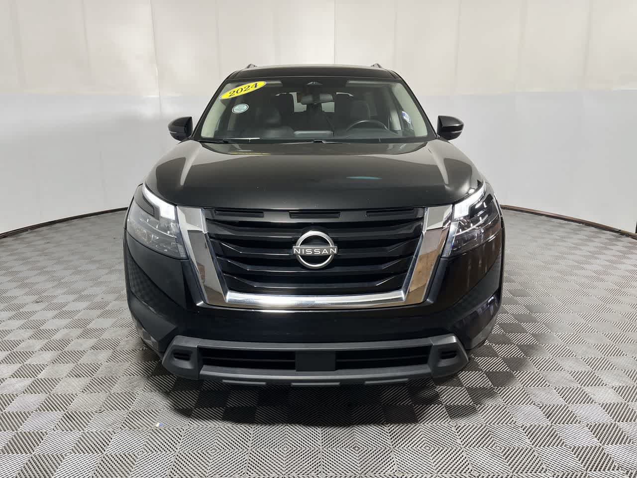 Used 2024 Nissan Pathfinder SV AWD/4WD image 3