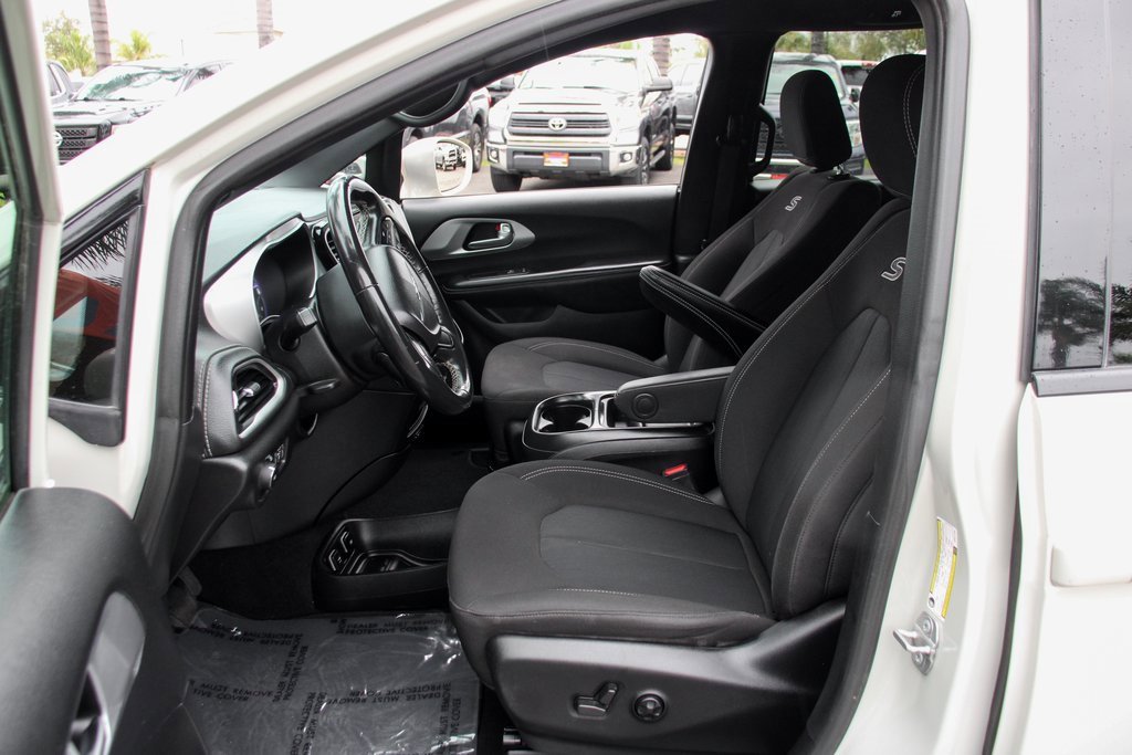 Used 2021 Chrysler Pacifica Touring w/ S Appearance Package image 19