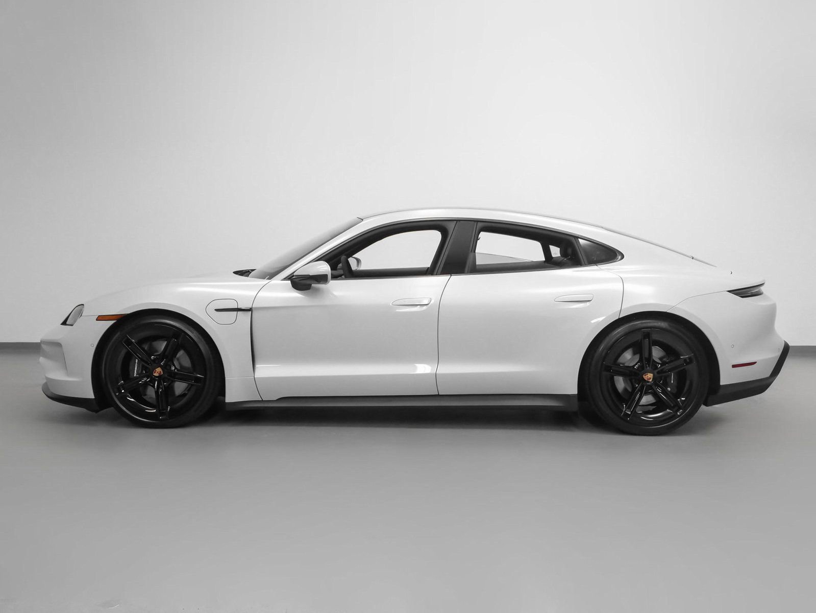 New 2025 Porsche Taycan image 2