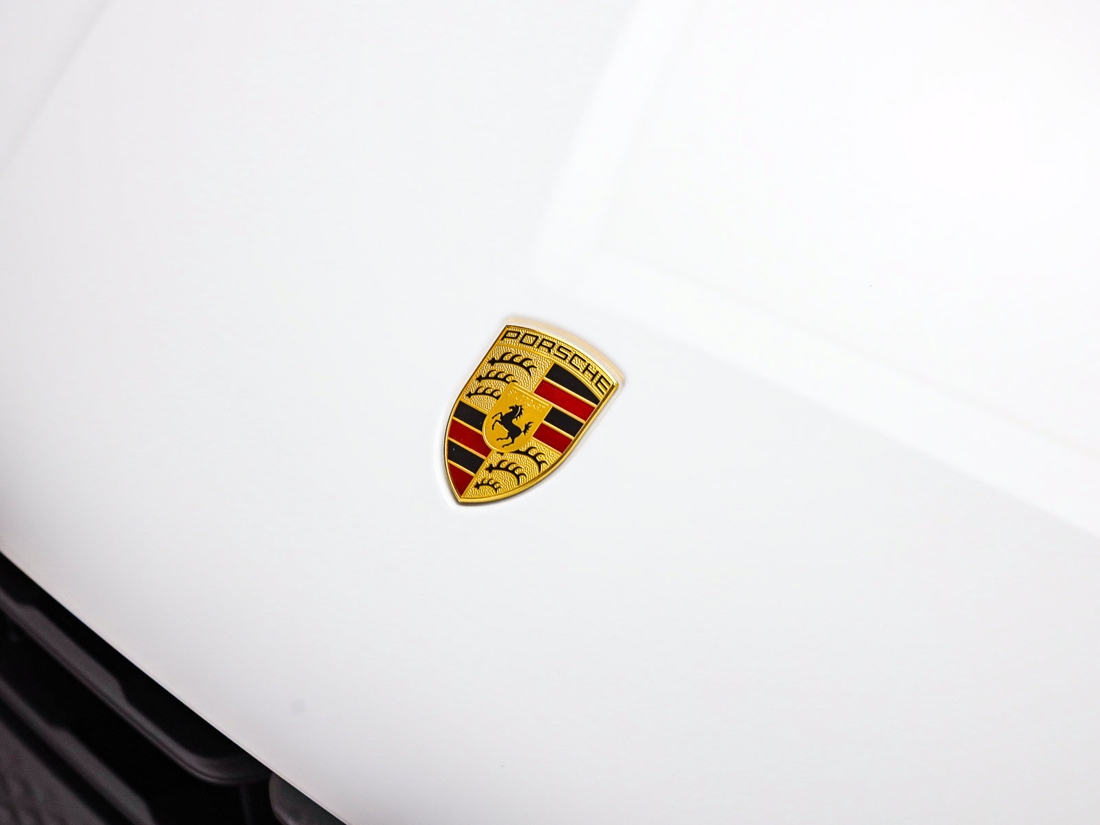 Certified 2025 Porsche Macan AWD/4WD image 12