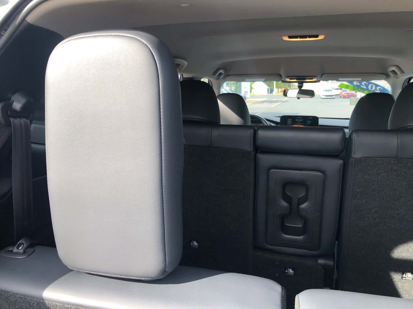 Used 2024 Mitsubishi Outlander SE image 32