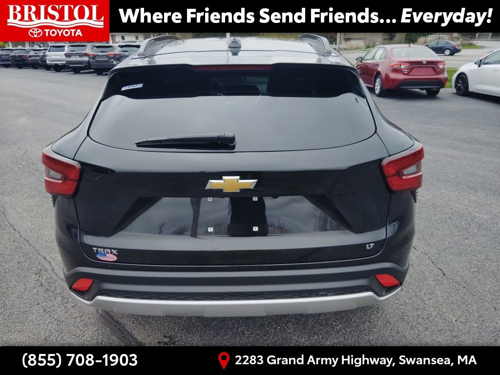 Used 2025 Chevrolet Trax LT w/ LT Convenience Package FWD image 6