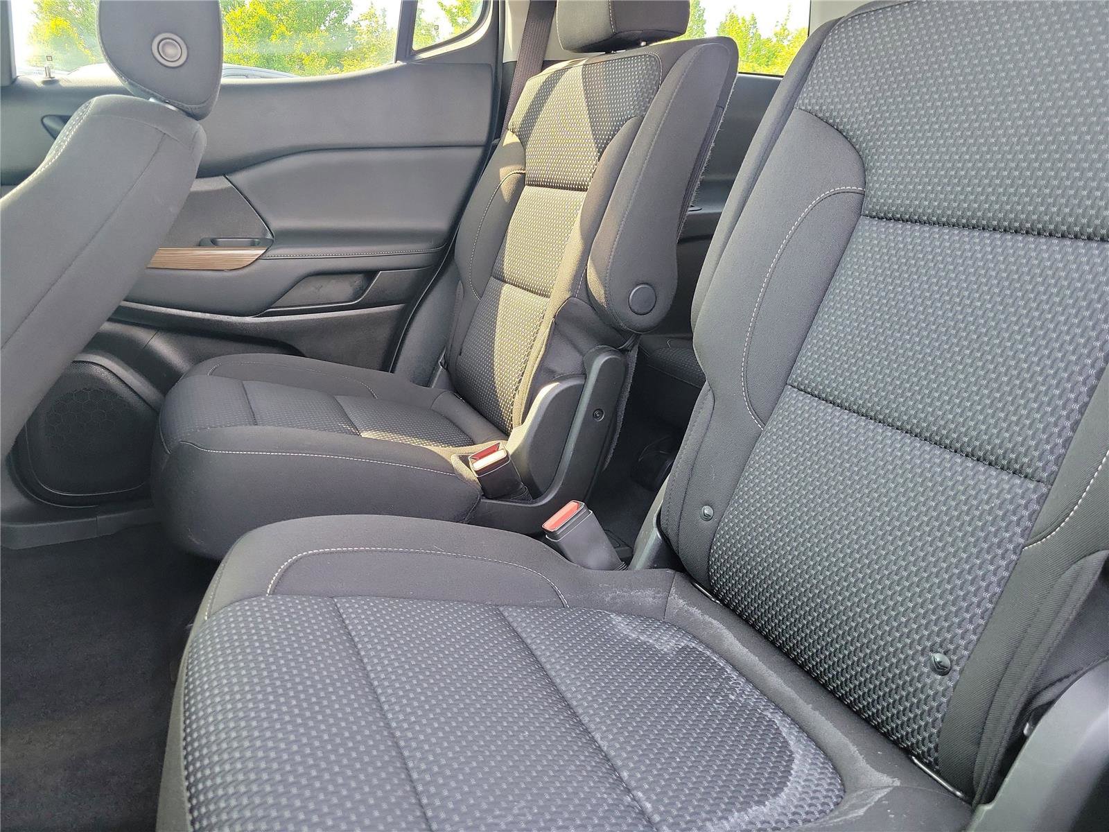 Used 2021 GMC Acadia SLE w/ Driver Convenience Package FWD image 14