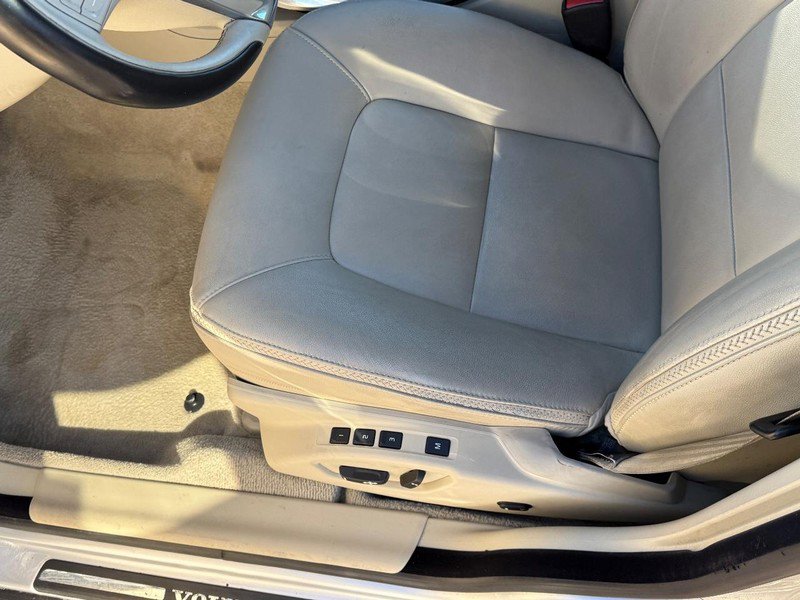 Used 2016 Volvo XC70 T5 Platinum w/ Protection Package image 17