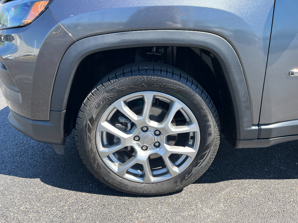 Used 2022 Jeep Compass Latitude image 9