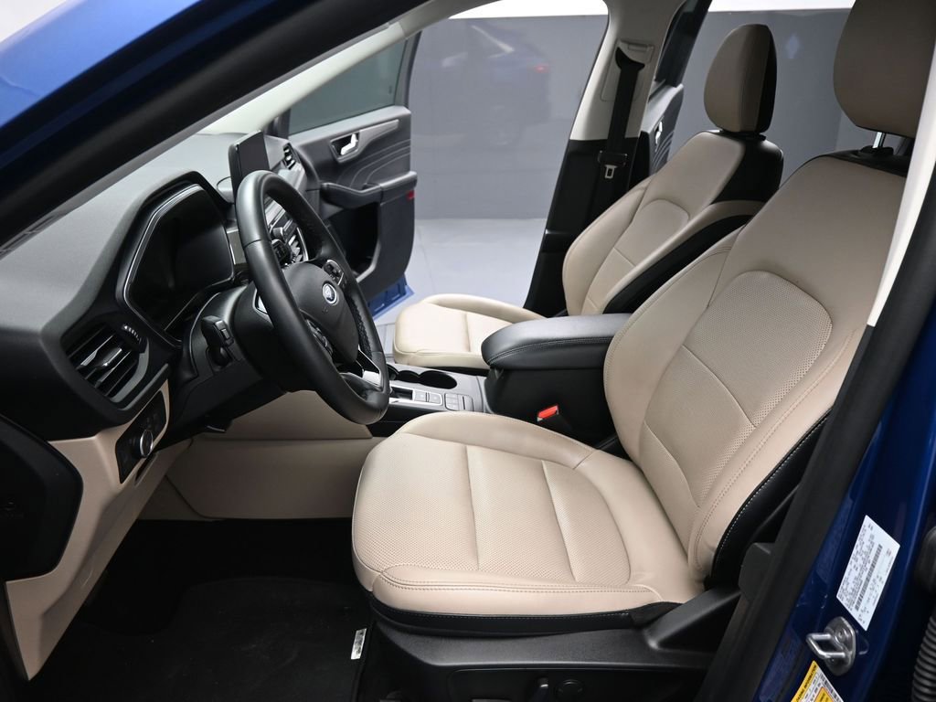 Certified 2022 Ford Escape Titanium w/ Class II Trailer Tow Package image 10