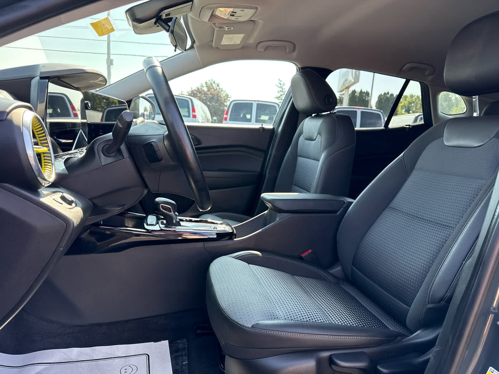 Certified 2025 Chevrolet Trax LT w/ LT Convenience Package FWD image 11