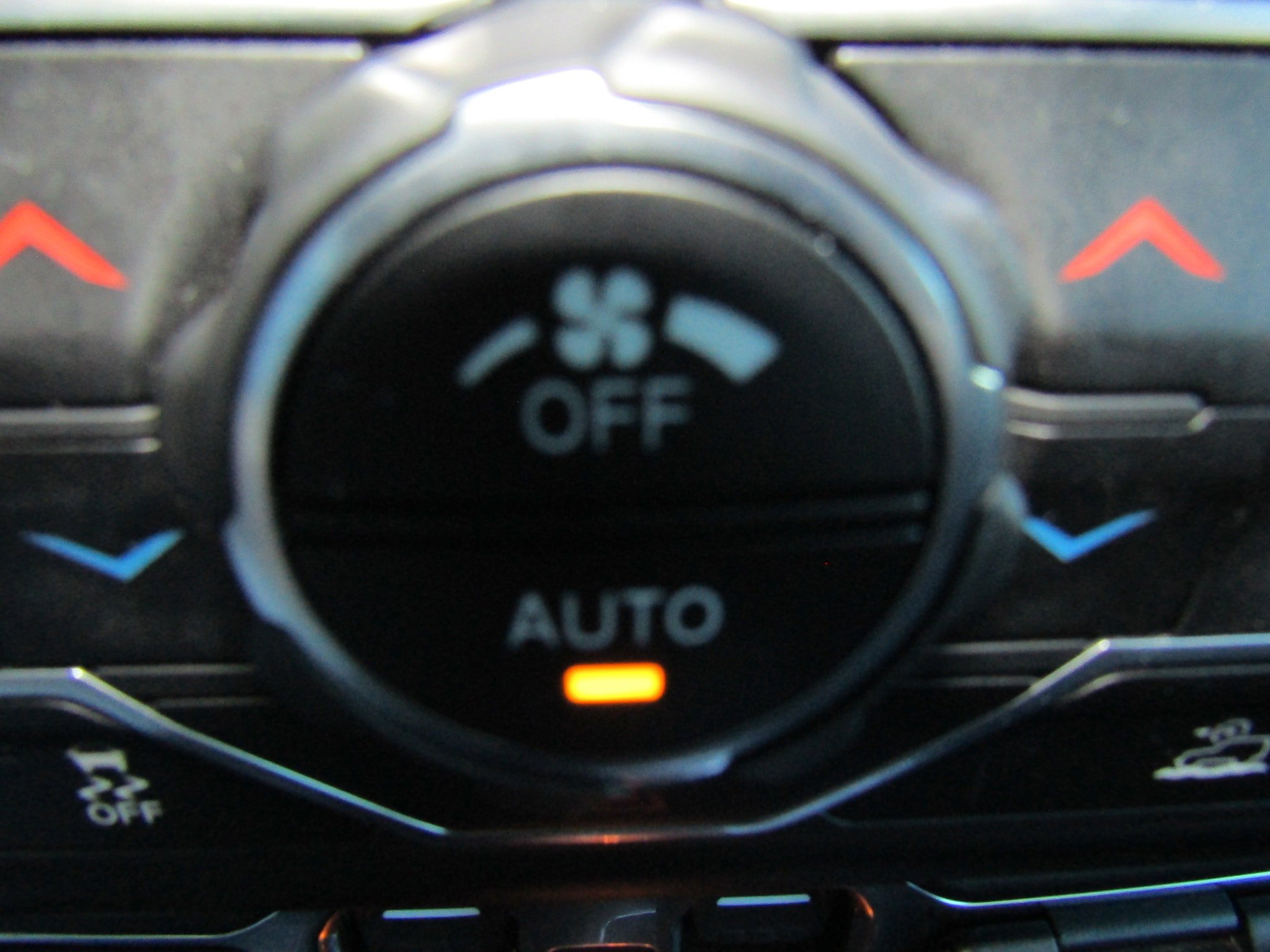 Used 2022 Jeep Wrangler Unlimited Sahara w/ Cold Weather Group AWD/4WD image 29