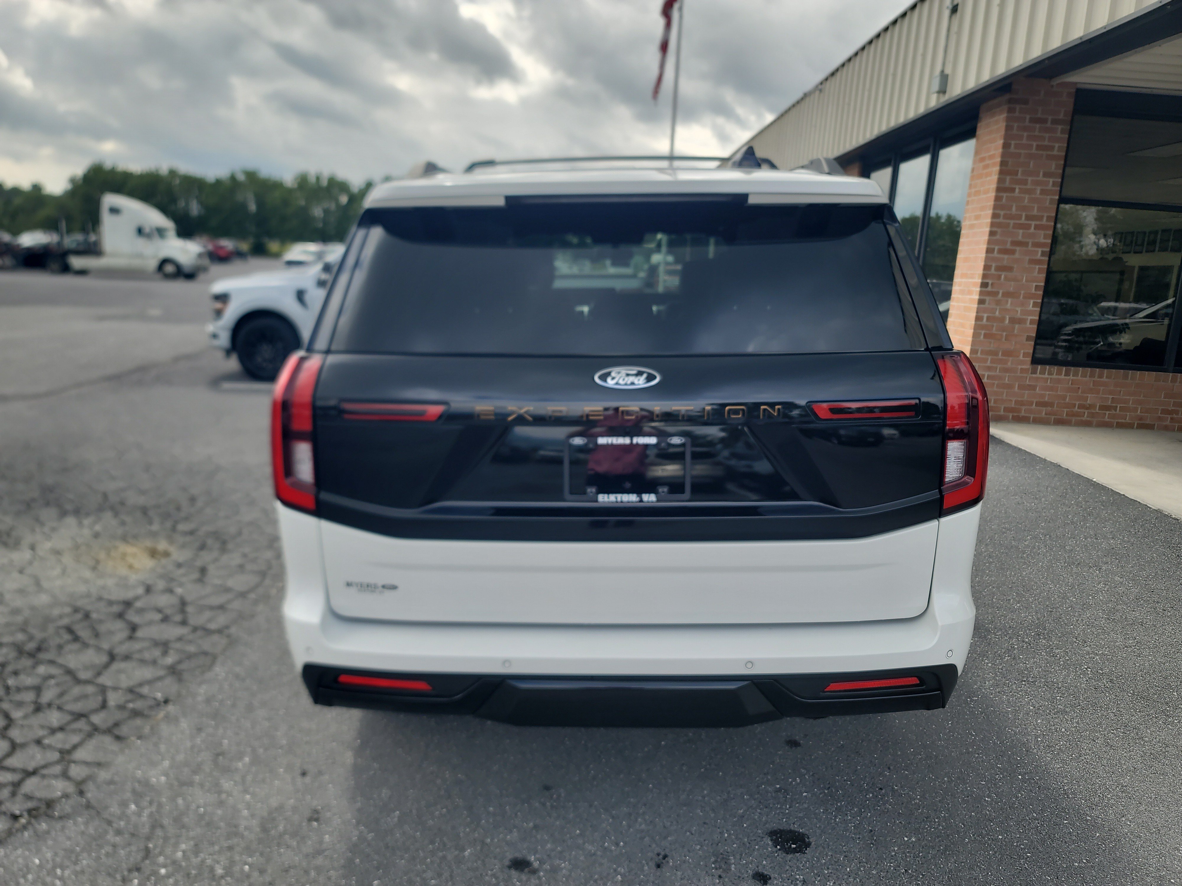Used 2025 Ford Expedition Tremor AWD/4WD image 7