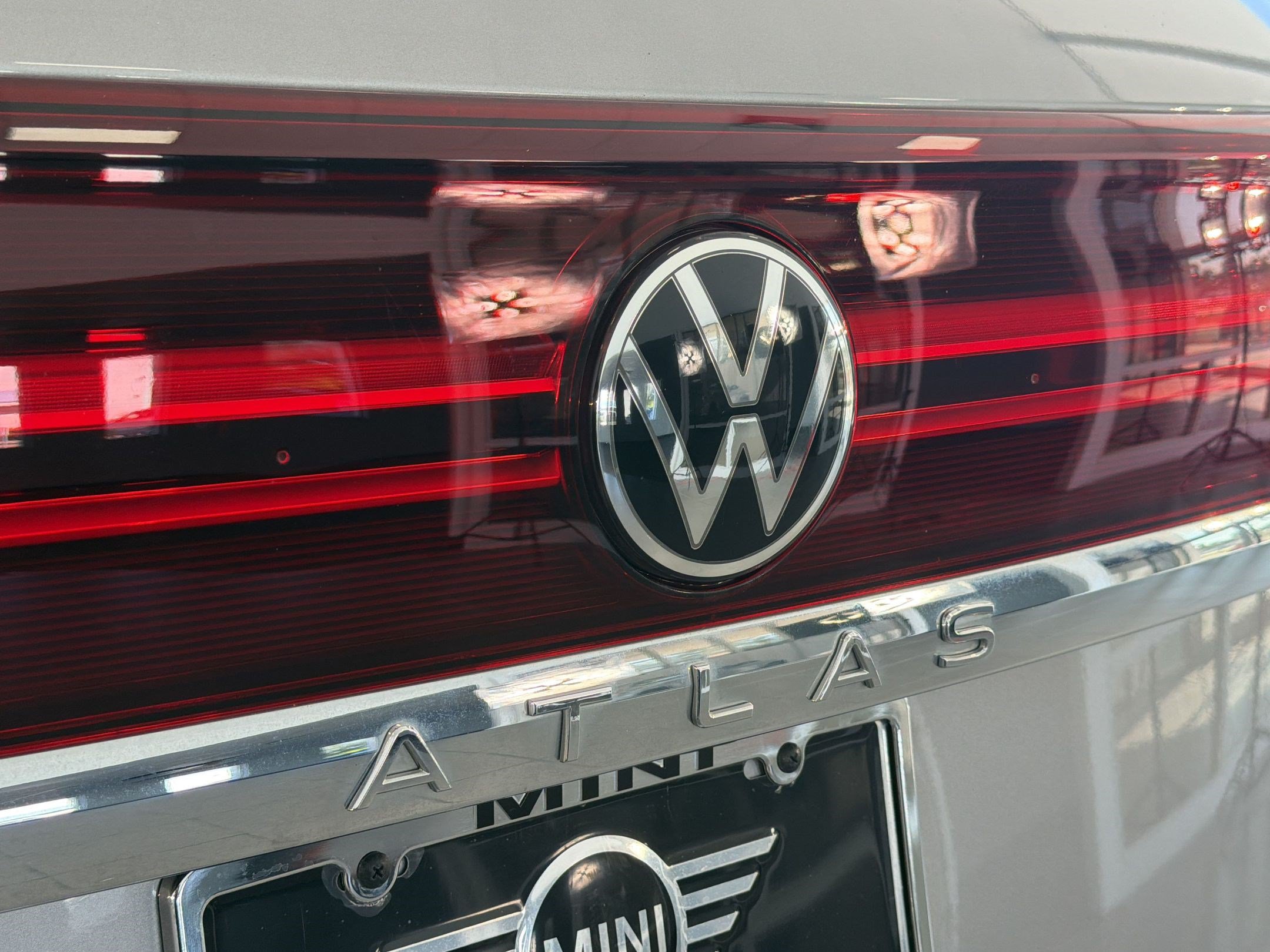 Used 2024 Volkswagen Atlas Cross Sport SE FWD image 33