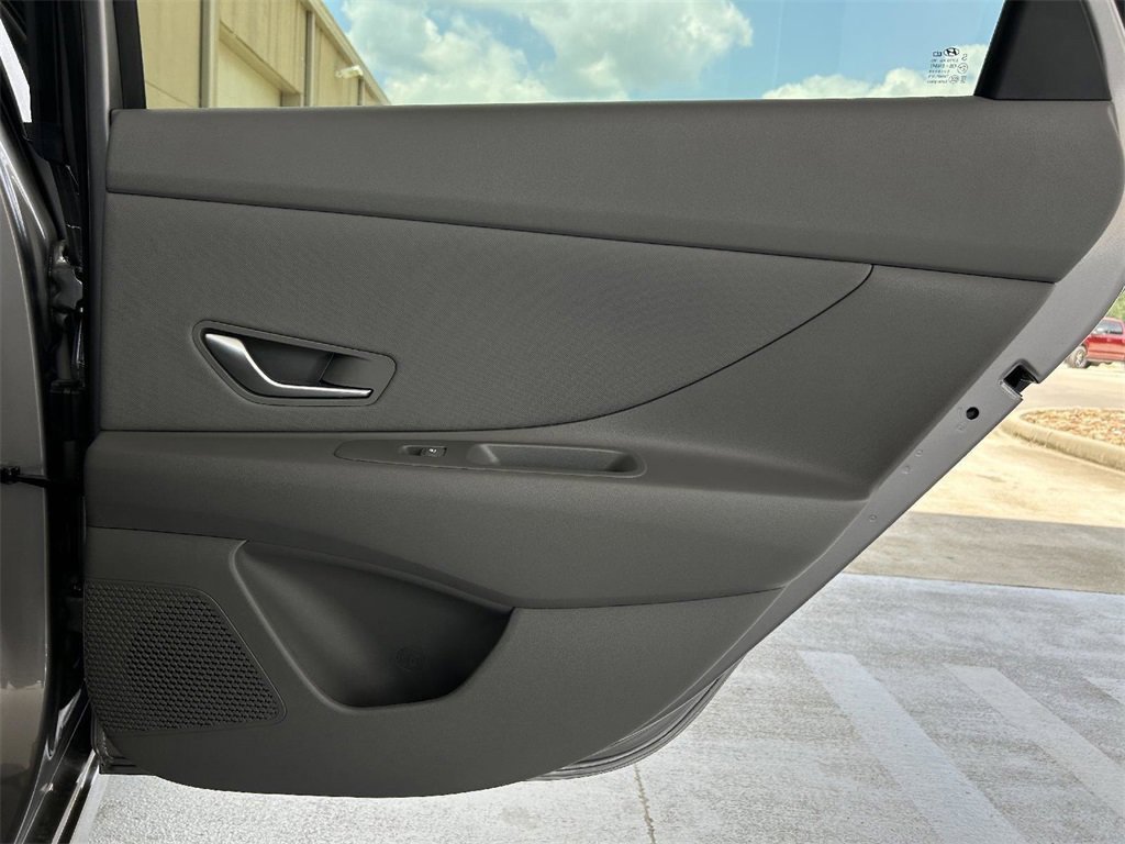 Used 2024 Hyundai Elantra SEL w/ Convenience Package image 25