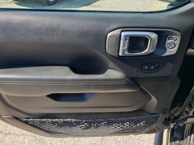 Used 2019 Jeep Wrangler Unlimited Sahara w/ Cold Weather Group image 11