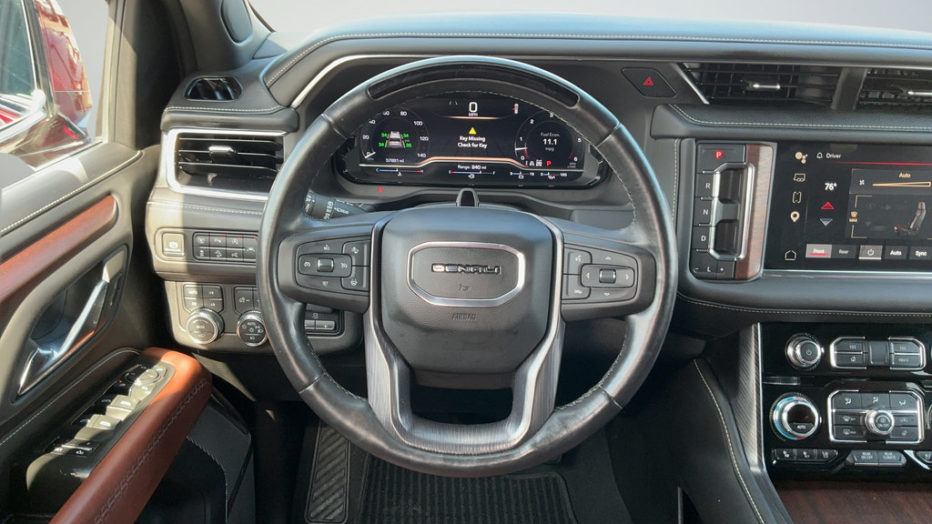Used 2023 GMC Yukon XL Denali Ultimate AWD/4WD image 8